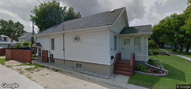 Larawan ng 106 Ravelston Avenue W sa Winnipeg, Manitoba