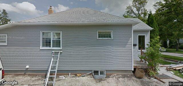 Photo of 127 Ravelston Avenue W in Winnipeg, Manitoba