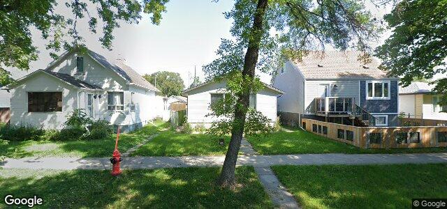 Photo of 325 Rosseau Avenue W in Winnipeg, Manitoba