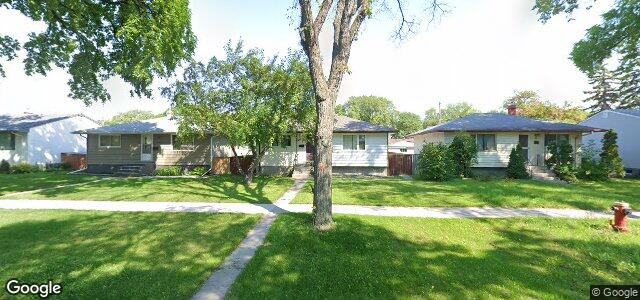 Photo of 541 Ravelston Avenue W in Winnipeg, Manitoba