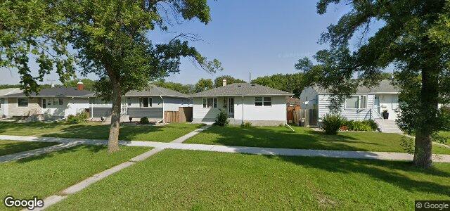 Larawan ng 715 Ravelston Avenue W sa Winnipeg, Manitoba