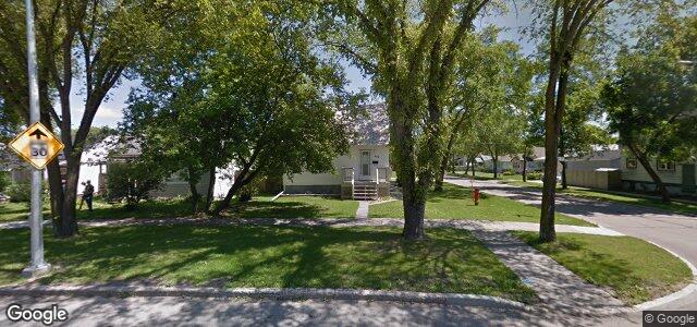 Larawan ng 900 Madeline Street sa Winnipeg, Manitoba