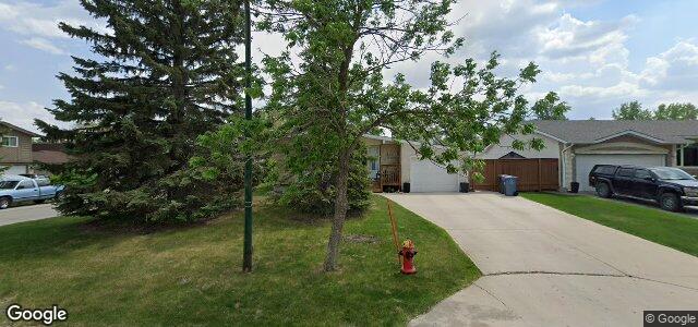 Larawan ng 2 Lakeglen Drive sa Winnipeg, Manitoba