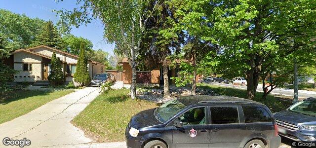 Photo of 2 Montclair Bay in Winnipeg, Manitoba