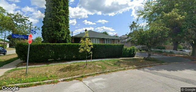 Larawan ng 2 Syracuse Crescent sa Winnipeg, Manitoba