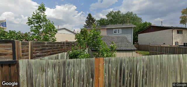 Larawan ng 21 West Lake Crescent sa Winnipeg, Manitoba