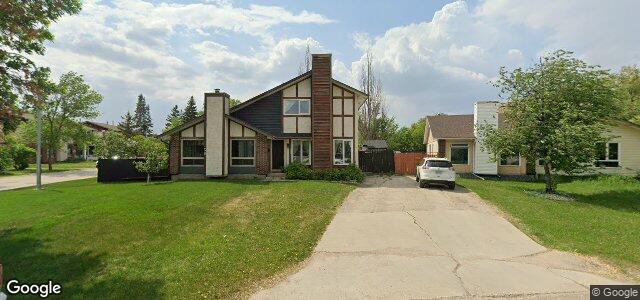 Larawan ng 37 Blue Lake Bay sa Winnipeg, Manitoba