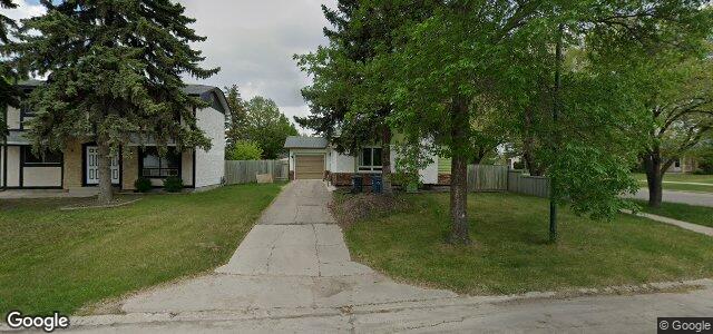 Photo of 99 Lake Albrin Bay in Winnipeg, Manitoba