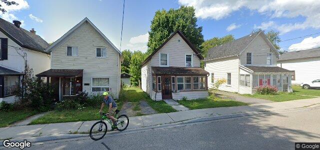 Larawan ng 100 Brock Street sa Winnipeg, Manitoba