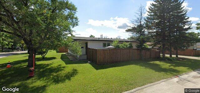 Larawan ng 32 Harwood Crescent sa Winnipeg, Manitoba