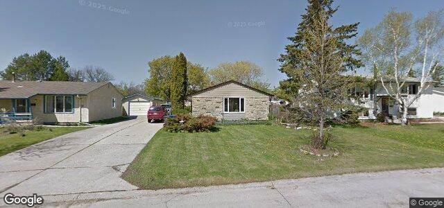 Larawan ng 34 Fitzgerald Crescent sa Winnipeg, Manitoba