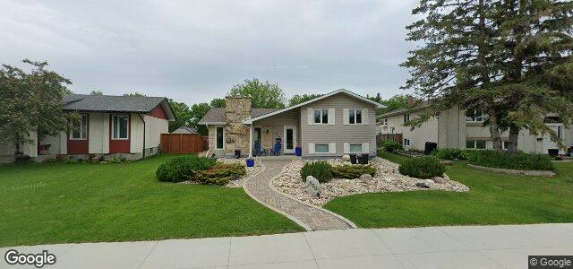 Photo of 890 Dale Boulevard in Winnipeg, Manitoba