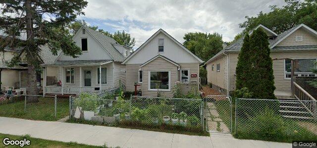 Photo of 1624 Ross Avenue W in Winnipeg, Manitoba