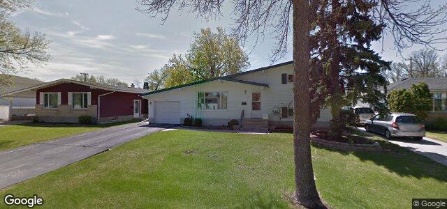 Larawan ng 10 Bering Avenue sa Winnipeg, Manitoba
