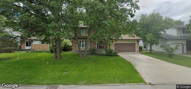 Photo of 10 Shakespeare Bay in Winnipeg, Manitoba