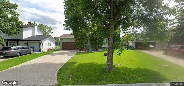 Larawan ng 121 Dickens Drive sa Winnipeg, Manitoba