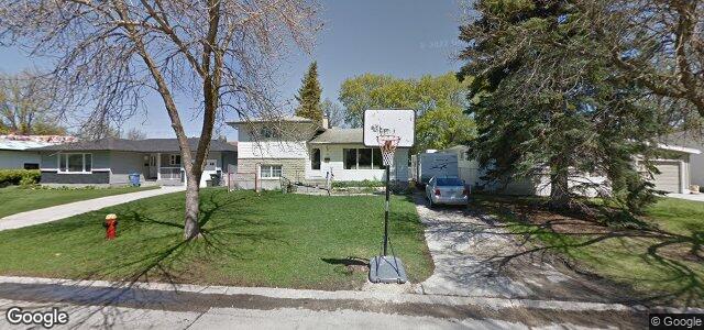 Larawan ng 15 Bering Avenue sa Winnipeg, Manitoba