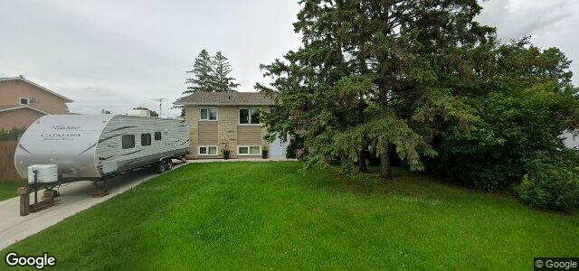 Larawan ng 18 Cora Avenue sa Winnipeg, Manitoba