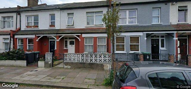 Larawan ng 18 Thackeray Avenue sa Winnipeg, Manitoba