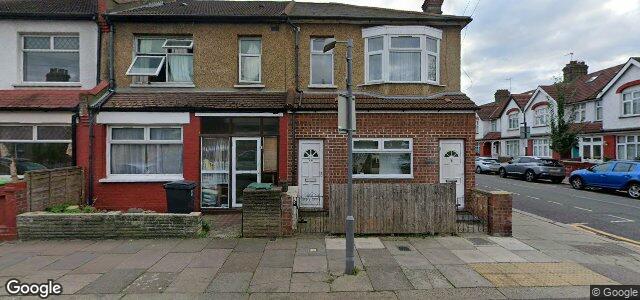 Larawan ng 2 Thackeray Avenue sa Winnipeg, Manitoba