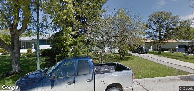Larawan ng 27 Bering Avenue sa Winnipeg, Manitoba