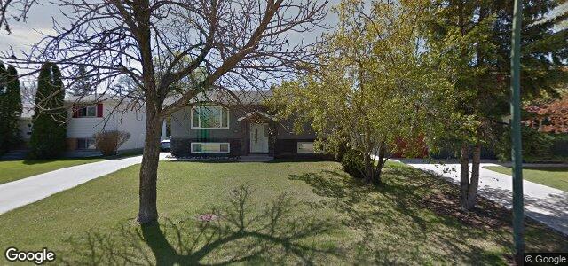 Larawan ng 38 Bering Avenue sa Winnipeg, Manitoba