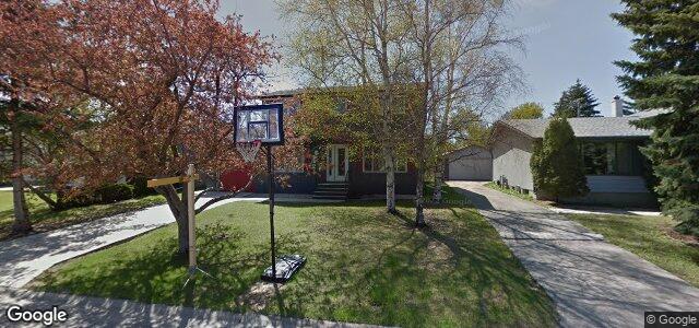 Larawan ng 42 Bering Avenue sa Winnipeg, Manitoba