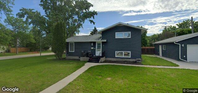 Larawan ng 54 Bering Avenue sa Winnipeg, Manitoba