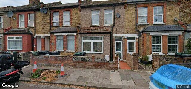 Larawan ng 7 Thackeray Avenue sa Winnipeg, Manitoba