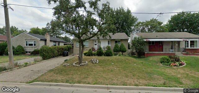 8 Carlyle Crescent（加拿大曼尼托巴省温尼伯市）房屋照片