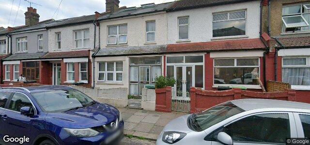 Larawan ng 8 Thackeray Avenue sa Winnipeg, Manitoba