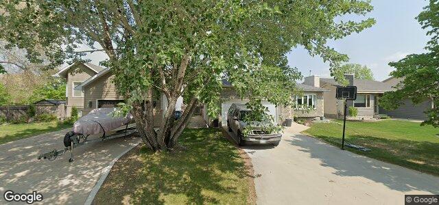 Larawan ng 111 Saxon Bay sa Winnipeg, Manitoba