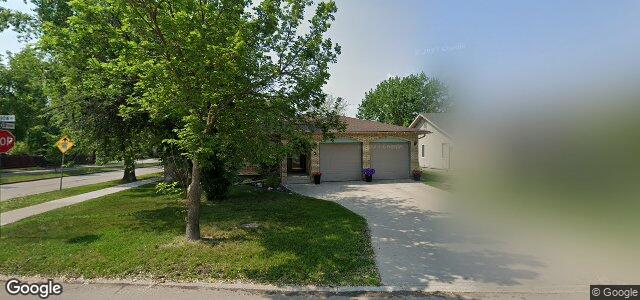 Larawan ng 2 Pincarrow Road sa Winnipeg, Manitoba