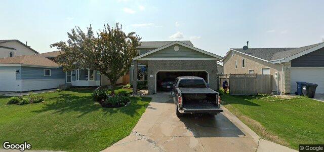Larawan ng 320 Columbia Drive sa Winnipeg, Manitoba