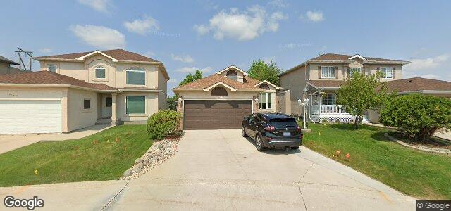 Photo of 944 Scurfield Boulevard in Winnipeg, Manitoba