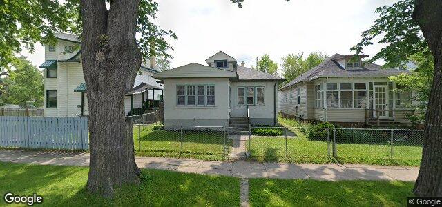 Larawan ng 300 Aberdeen Avenue sa Winnipeg, Manitoba
