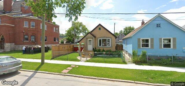 Larawan ng 300 Burrows Avenue sa Winnipeg, Manitoba