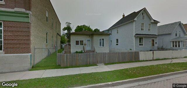Larawan ng 300 Magnus Avenue sa Winnipeg, Manitoba