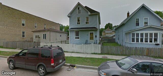 Larawan ng 302 Magnus Avenue sa Winnipeg, Manitoba