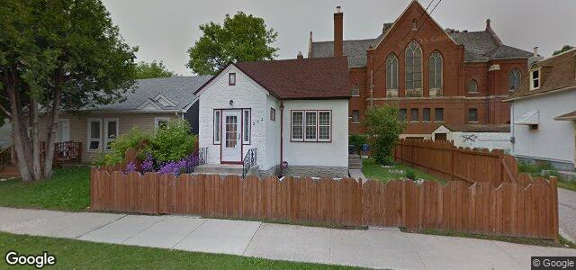 Larawan ng 303 Magnus Avenue sa Winnipeg, Manitoba