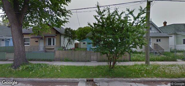 Larawan ng 320 Burrows Avenue sa Winnipeg, Manitoba