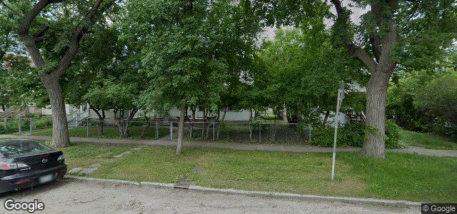 Larawan ng 353 Aberdeen Avenue sa Winnipeg, Manitoba