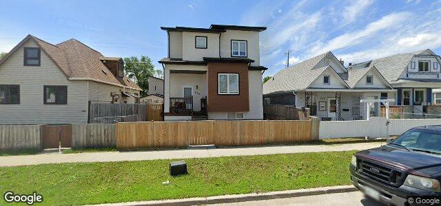 Larawan ng 698 Burrows Avenue sa Winnipeg, Manitoba