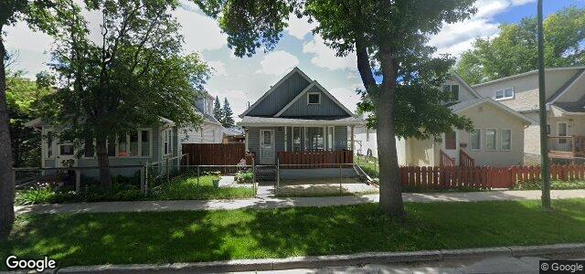 Larawan ng 704 Aberdeen Avenue sa Winnipeg, Manitoba