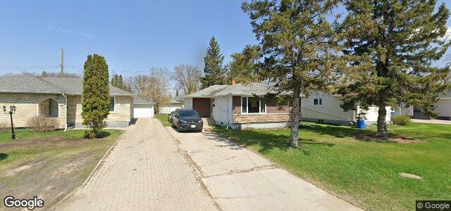 Larawan ng 100 Crestwood Crescent sa Winnipeg, Manitoba