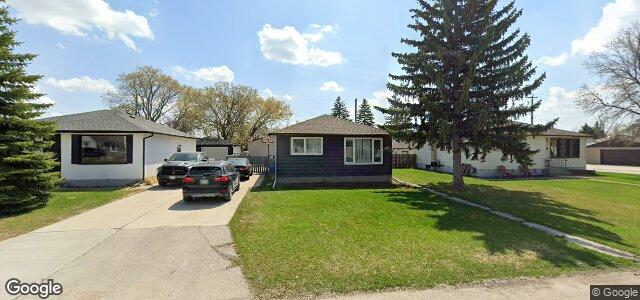 Larawan ng 100 Fontaine Crescent sa Winnipeg, Manitoba