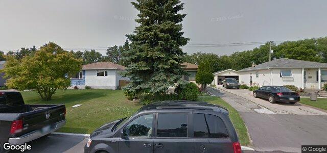 Larawan ng 11 Crestwood Crescent sa Winnipeg, Manitoba