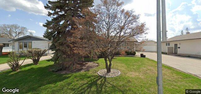 Larawan ng 15 Lochmoor Avenue sa Winnipeg, Manitoba