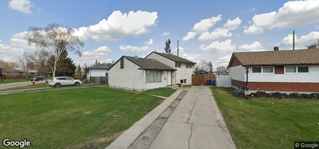 Larawan ng 16 Vincent Massey Boulevard sa Winnipeg, Manitoba