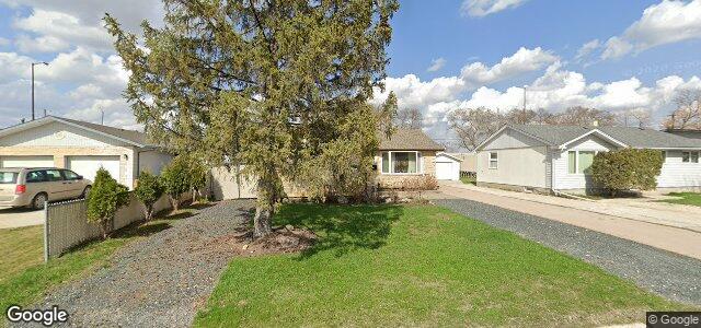 Larawan ng 18 Lochmoor Avenue sa Winnipeg, Manitoba